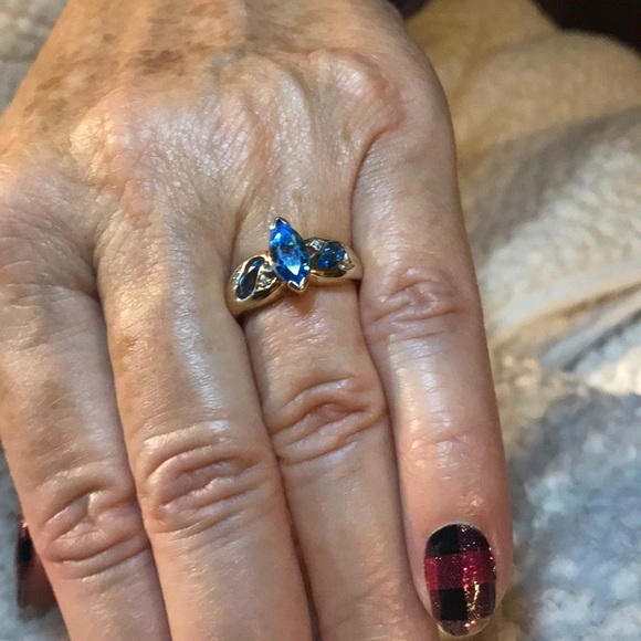 Beautiful 10k blue topaz and diamond ring - Picture 11 of 11